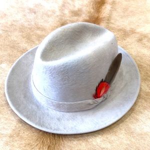 Vintage hat.  Like new.  Approximately Size 7 and 3/8